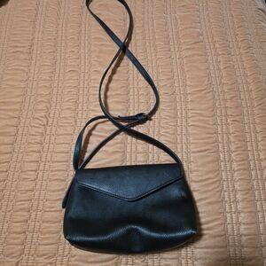 Universal Thread Black Crossbody Bag